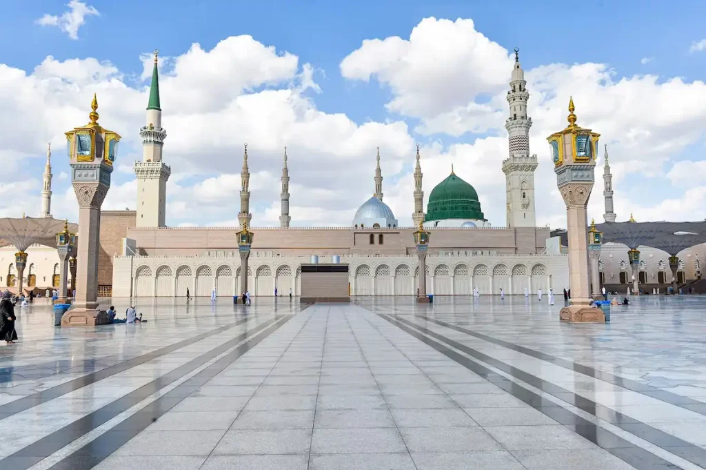 Green Dome of Masjid an-Nabawi in Madinah for pilgrims on Umrah packages UK.